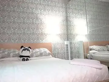 millemimi – webcam model profile photo Image 9