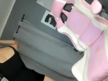 Allla – webcam model profile photo Image 5