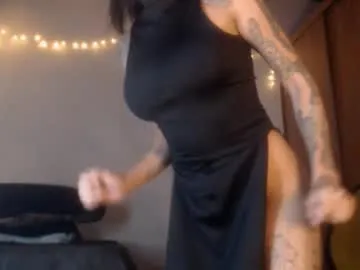 NaughtyInGlasses – webcam model profile photo Image 6