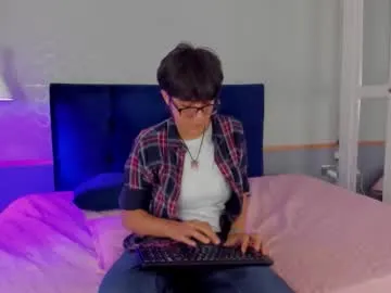 emmilychevalier – webcam model profile photo Image 4