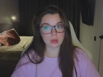 oops_my_english – webcam model profile photo Image 14