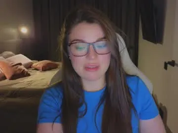 oops_my_english – webcam model profile photo Image 15