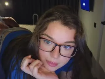 oops_my_english – webcam model profile photo Image 2