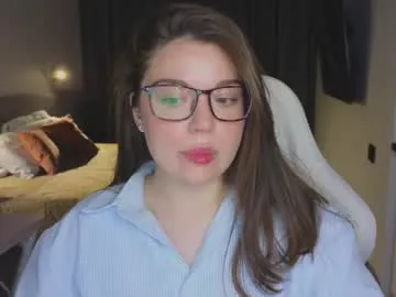 oops_my_english – webcam model profile photo Image 7