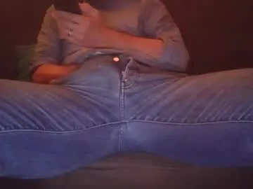 TOP_po – webcam model profile photo Image 13