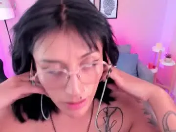 luckrose – webcam model profile photo Image 7