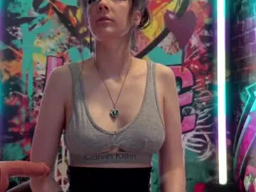 curly_greeneyed – webcam model profile photo Image 2