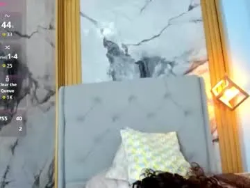 Charlotte-glasses – webcam model profile photo Image 5