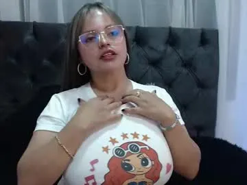 alana_glasses – webcam model profile photo Image 15