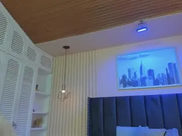 -VikkiL0vesCheese- – webcam model profile photo Image 10