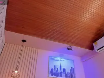 -VikkiL0vesCheese- – webcam model profile photo Image 3