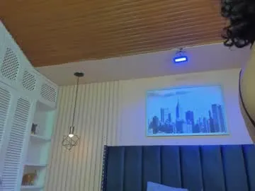 -VikkiL0vesCheese- – webcam model profile photo Image 6