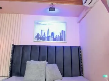 -VikkiL0vesCheese- – webcam model profile photo Image 8