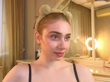 roxie_shy – webcam model profile photo Image 2