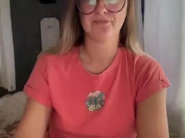 hina_porn – webcam model profile photo Image 16