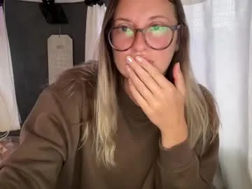 hina_porn – webcam model profile photo Image 17