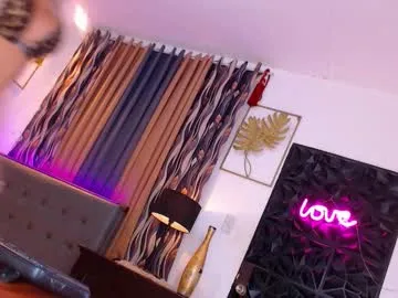 queeneliaa_ – webcam model profile photo Image 6