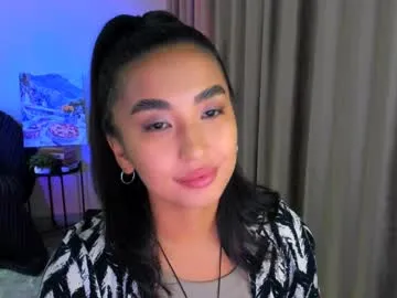 worldofkim – webcam model profile photo