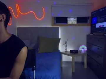 YoungSquad – webcam model profile photo Image 3