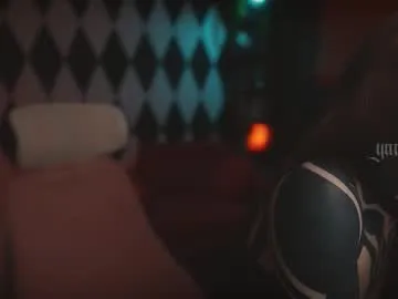 hat_on – webcam model profile photo Image 15