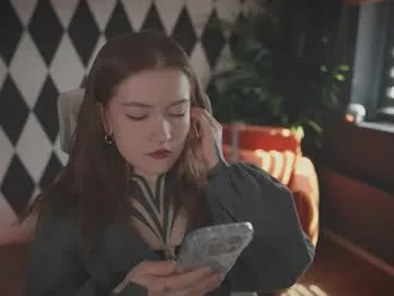 hat_on – webcam model profile photo Image 4