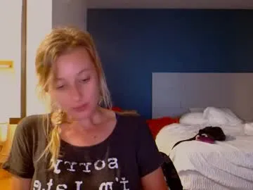 IORio2 – webcam model profile photo Image 13