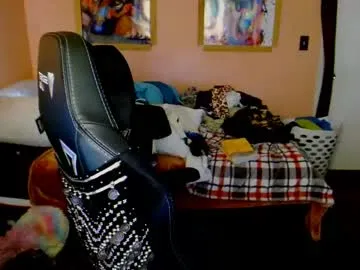 IORio2 – webcam model profile photo Image 3