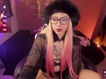 IORio2 – webcam model profile photo Image 13