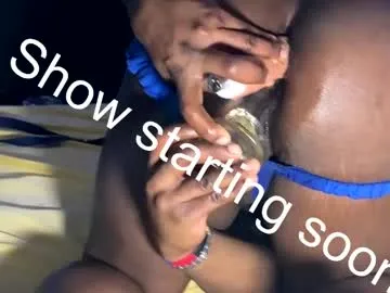 Zero-One – webcam model profile photo Image 11