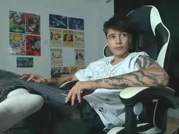 YoungSquad – webcam model profile photo Image 7