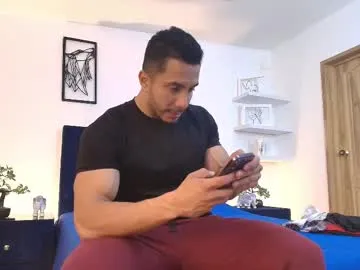 glasses_cat – webcam model profile photo Image 13