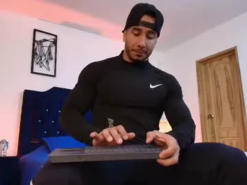 glasses_cat – webcam model profile photo Image 6