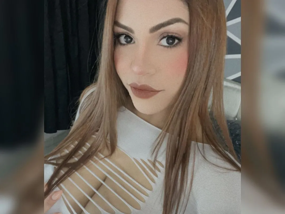 IORio2 – webcam model profile photo Image 2