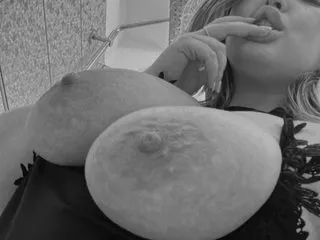 EvieEvans – webcam model profile photo Image 4