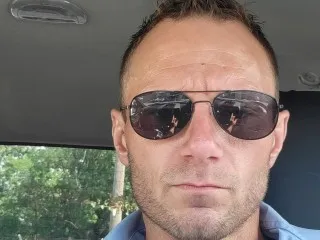 wolfan_sky – webcam model profile photo Image 2