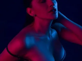 aghata_moon – webcam model profile photo Image 6