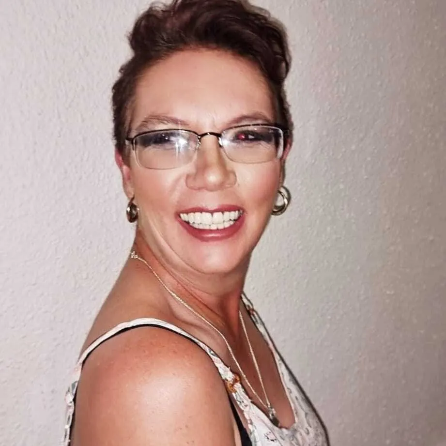 clara_lu – webcam model profile photo Image 2