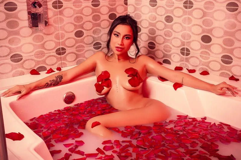 DannaCohen – webcam model profile photo Image 2