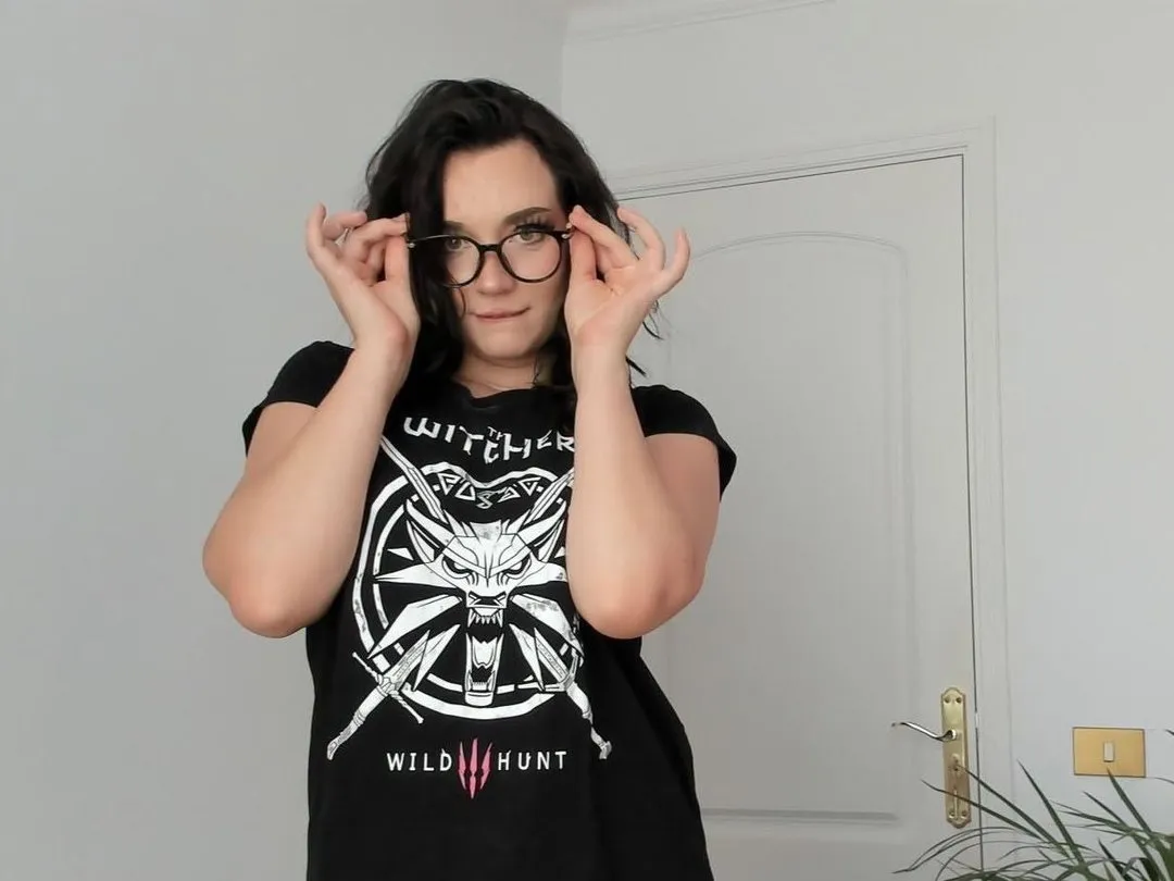 Bikergirl_97 – webcam model profile photo Image 2