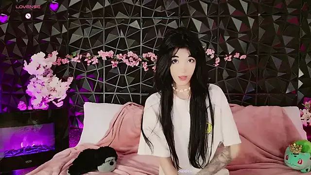 cozymell – webcam model profile photo Image 11