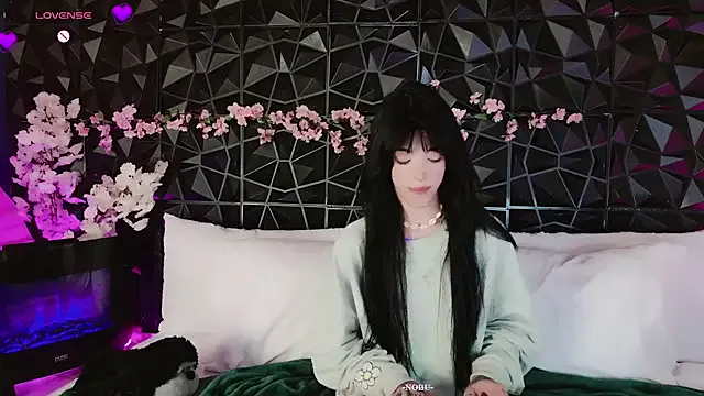 cozymell – webcam model profile photo Image 12