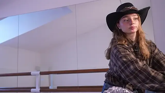 lucretiaburnaugh – webcam model profile photo Image 15