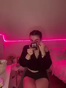 IORio2 – webcam model profile photo Image 11