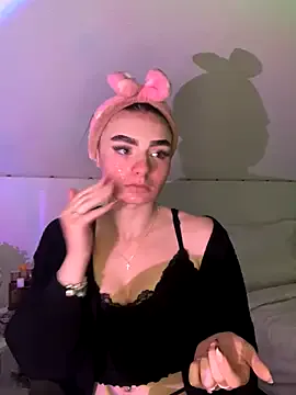 IORio2 – webcam model profile photo Image 15