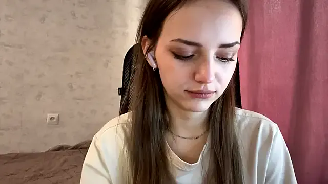 Linnea – webcam model profile photo Image 2