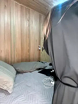 Alicatcua_ – webcam model profile photo Image 13