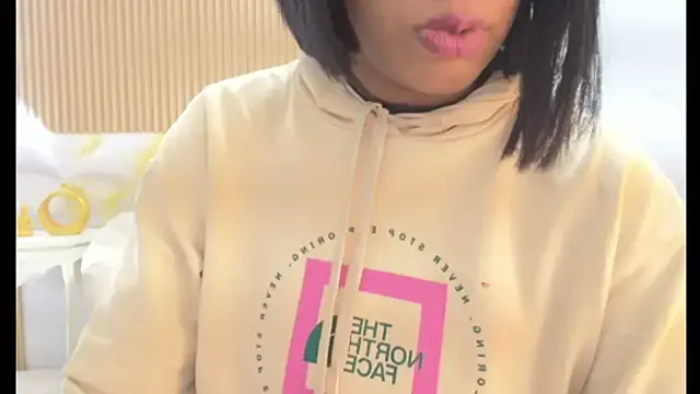 Linnea – webcam model profile photo Image 10