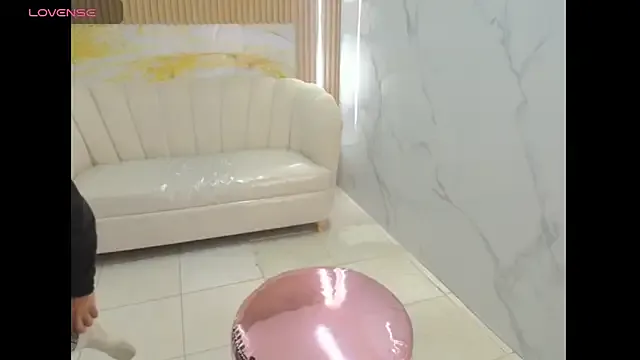 Linnea – webcam model profile photo Image 14