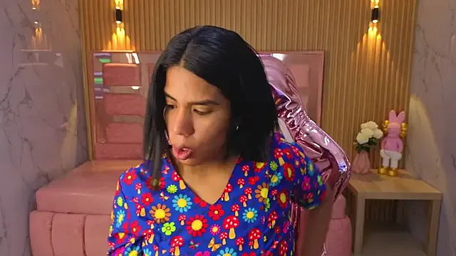 Linnea – webcam model profile photo Image 16