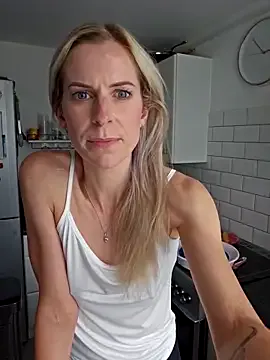 yueyue2003 – webcam model profile photo Image 2